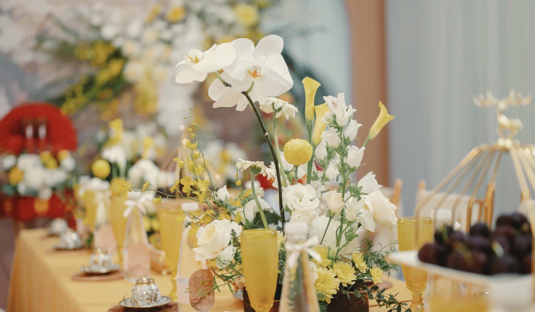 Góc bàn họ Decor Tone Cam Vàng