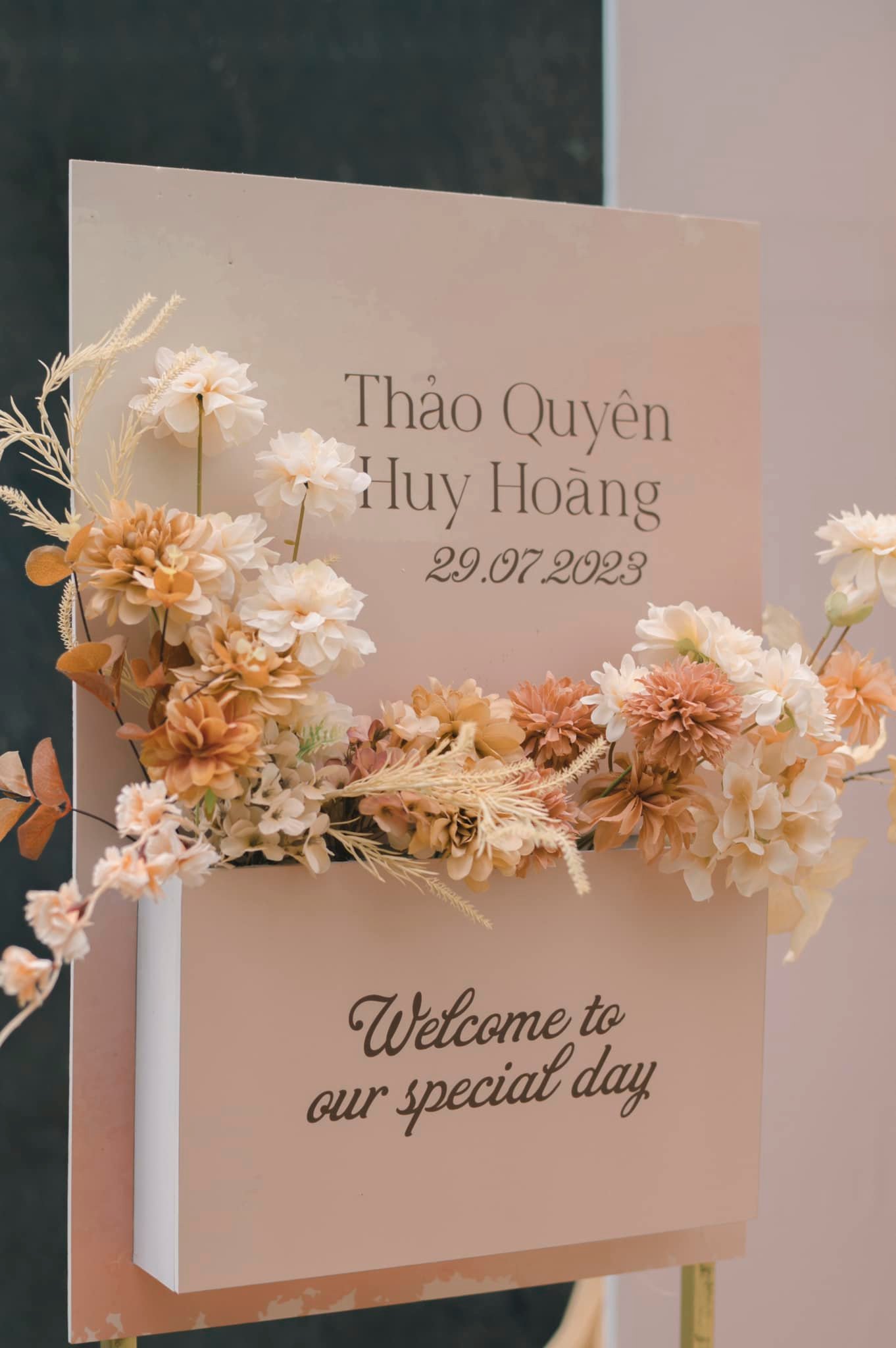 Cận cảnh biển Welcome