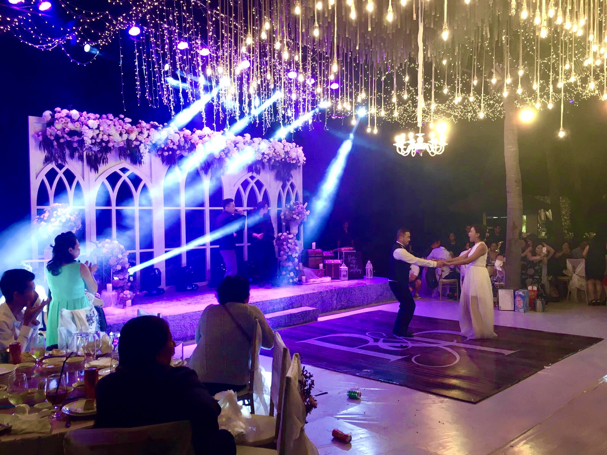 Sân Khấu Cưới